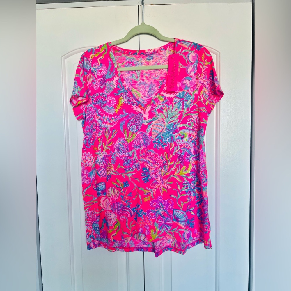 Lilly Pulitzer Etta V-Neck Pink Isle Shell Me Something Good T-Shirt M  nwt